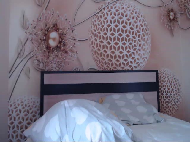 Live sex webcam photo for MeltingJulia #259837139