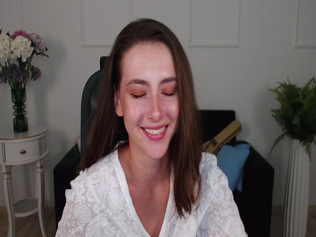 Live sex webcam photo for GloriaElmers #252534623