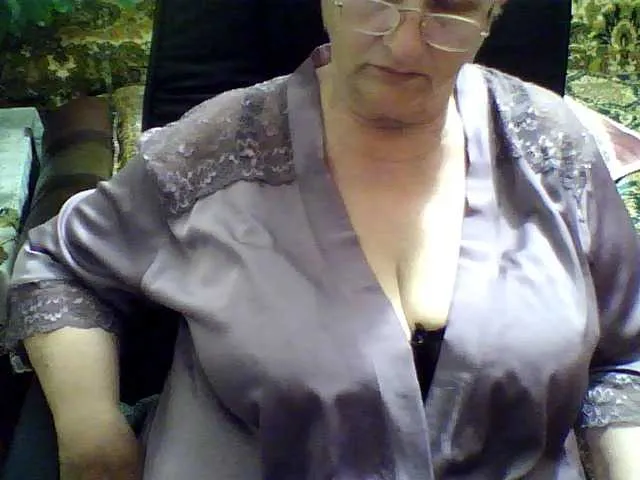 Live sex webcam photo for LolkaAlyss #287976447