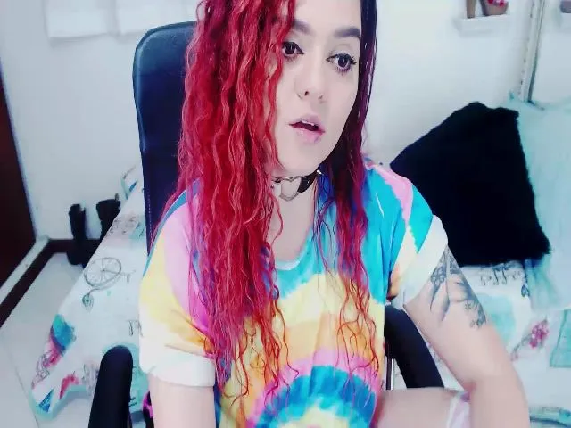 Live sex webcam photo for Twwiiggy #287852477