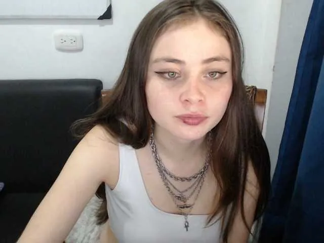 Live sex webcam photo for Chloe-Sweet69 #243058000