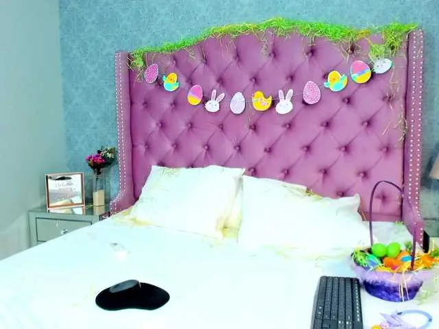 Live sex webcam photo for NaomiDunn #241321097