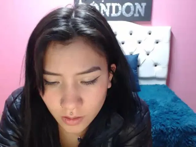 Live sex webcam photo for Emmaafox #256583039
