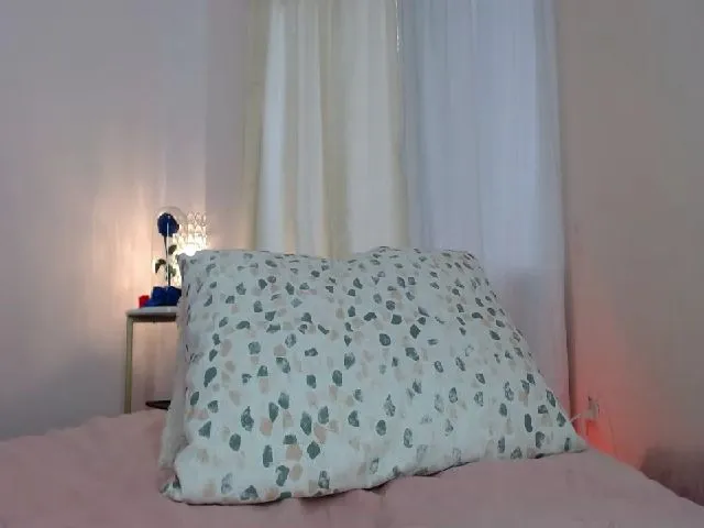 Live sex webcam photo for Silvia_Grey1 #259569840