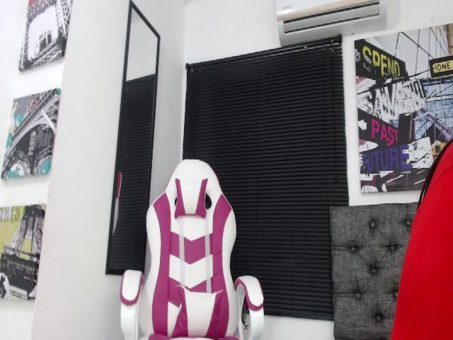 Live sex webcam photo for Andrea_greey #264709633