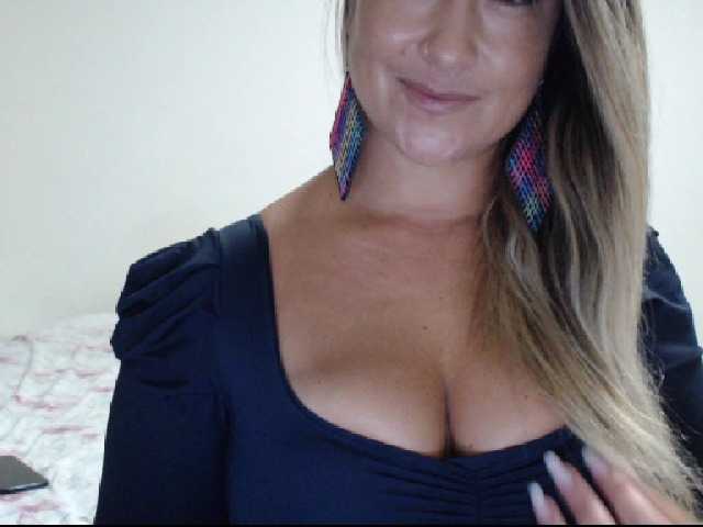 Live sex webcam photo for sexysarah27 #241137343