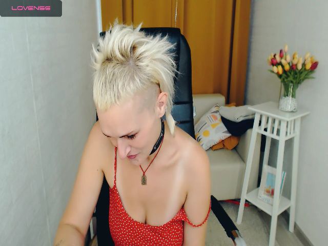 Live sex webcam photo for XJG99 #256807795