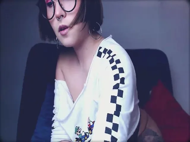 Live sex webcam photo for Petit_Haze #261175203