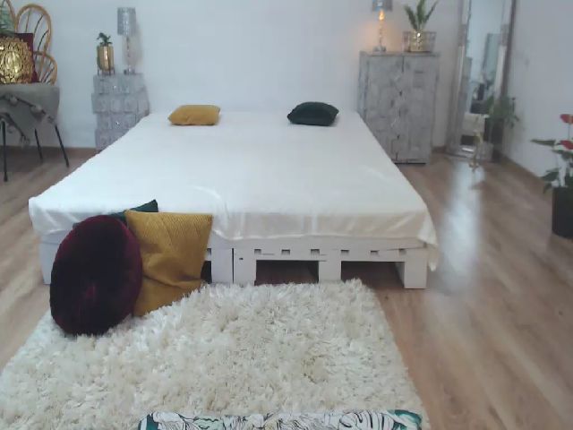 Live sex webcam photo for EvaBarby #254396085