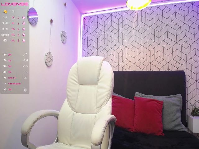 Live sex webcam photo for Lunahot48 #259428820