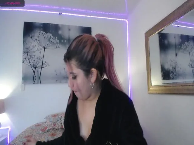 Live sex webcam photo for NicolSaenz #255414093