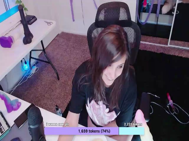 Live sex webcam photo for moonlitfox #254699651