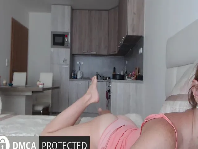 Live sex webcam photo for Jennybadgirl #254748550