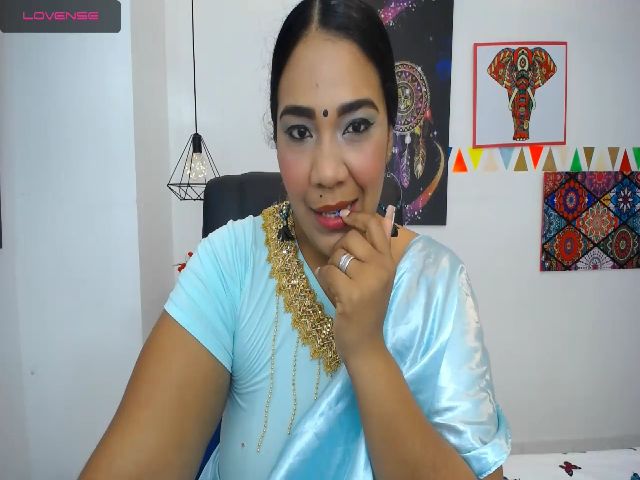 Live sex webcam photo for IndianMama #261357342