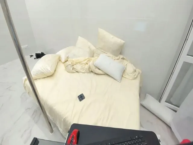 Live sex webcam photo for SuperSexyNat #254633832