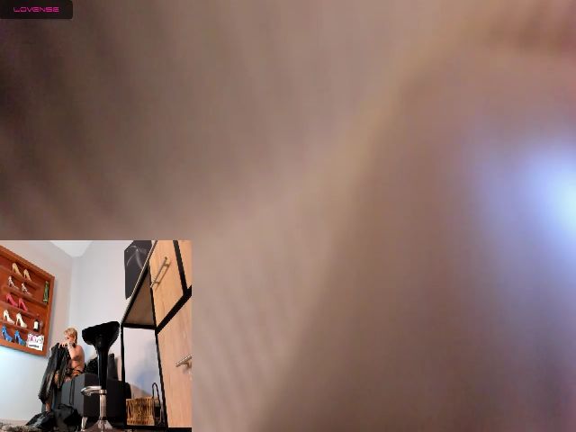 Live sex webcam photo for MrsEdha #254778498