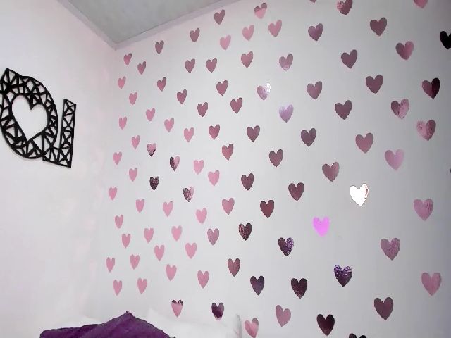 Live sex webcam photo for Roseann__ #257040826