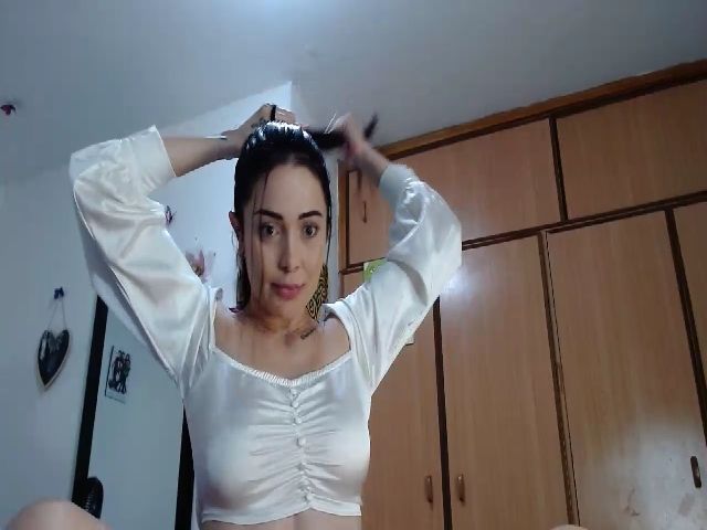 Live sex webcam photo for DreamBootyXX #253658181