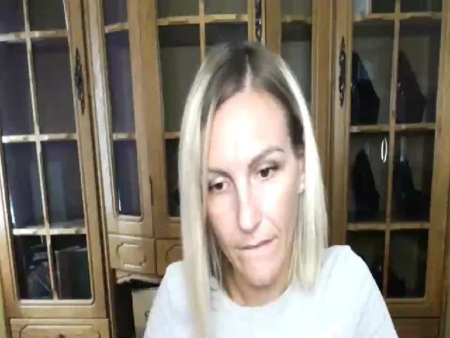 Live sex webcam photo for MiliEsiens #259861821