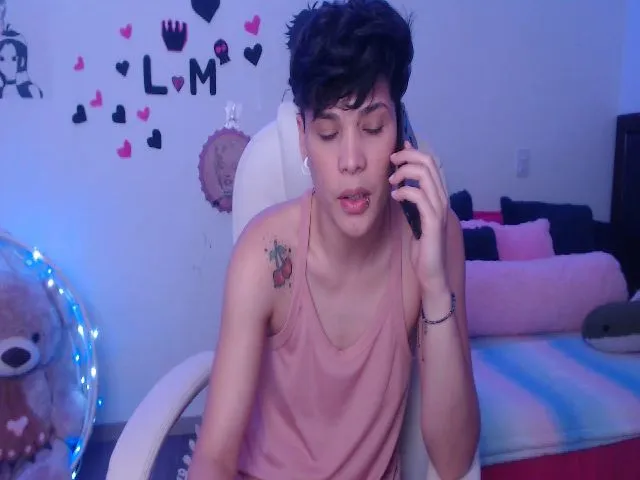 Live sex webcam photo for Laura_R23 #263250207