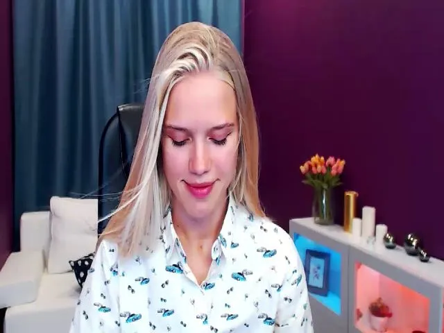 Live sex webcam photo for CassyRo #255374622