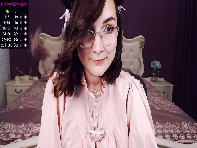 Live sex webcam photo for WinonaCooper #253693049