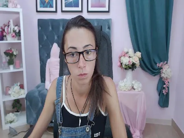Live sex webcam photo for amyjune01 #259737534