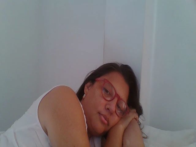 Live sex webcam photo for SweetLola01 #258306107