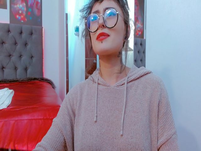 Live sex webcam photo for Violetdarkk #258411054