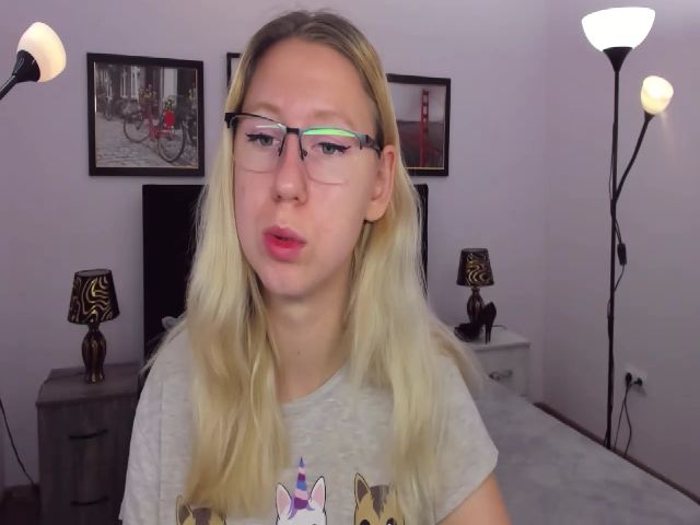 Live sex webcam photo for LizaSwan #264796097