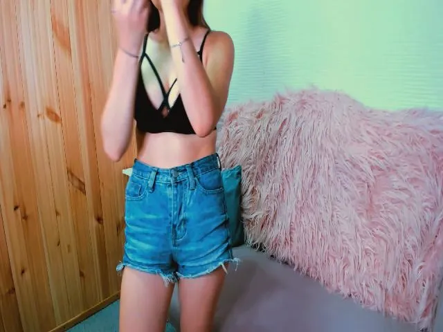 Live sex webcam photo for TwinkieMooon #257432859