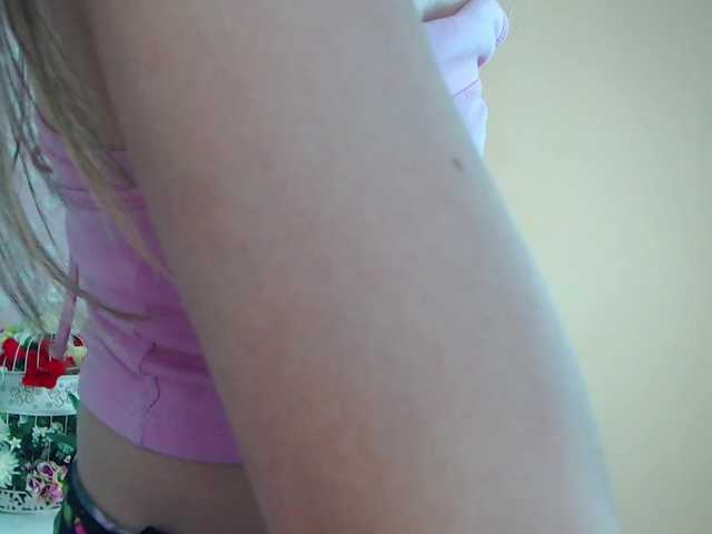 Live sex webcam photo for Sofia-Joy #241108894