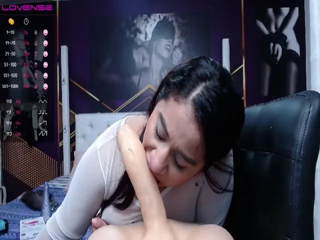Live sex webcam photo for Emiligrey #252367914