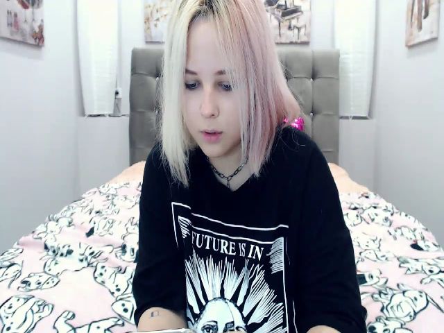 Live sex webcam photo for Helokit #259070396