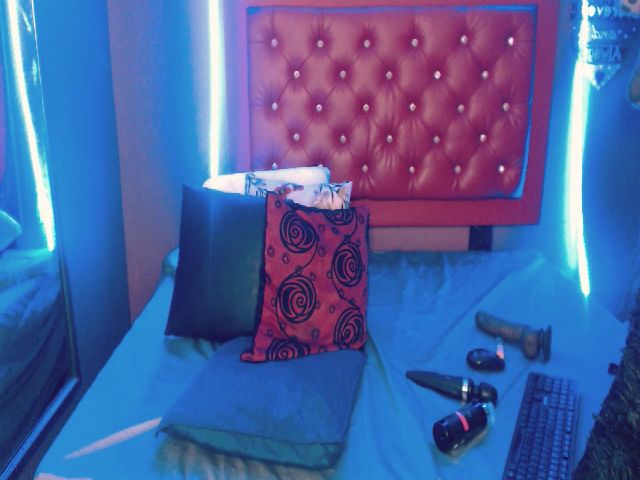 Live sex webcam photo for ELSIEMORRIS #263979768