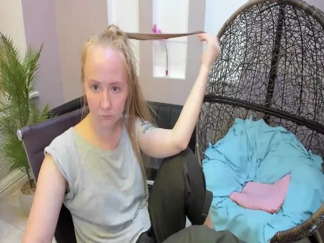 Live sex webcam photo for StunningKelly #256380162