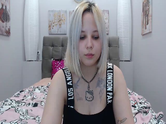 Live sex webcam photo for Helokit #253352112