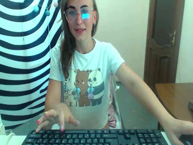 Live sex webcam photo for HeartGirl #260657674