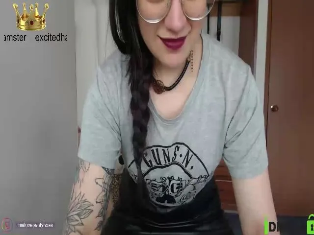 Live sex webcam photo for Miahot21 #258797370