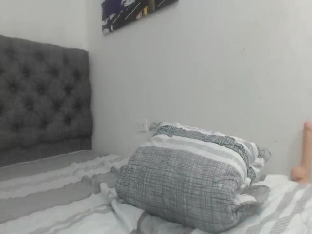 Live sex webcam photo for Andrea_greey #253622897