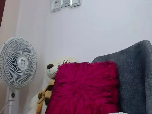 Live sex webcam photo for Silvia_Grey1 #261772016