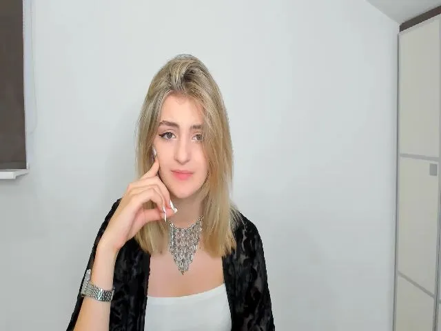 Live sex webcam photo for HelelGretta #254128074