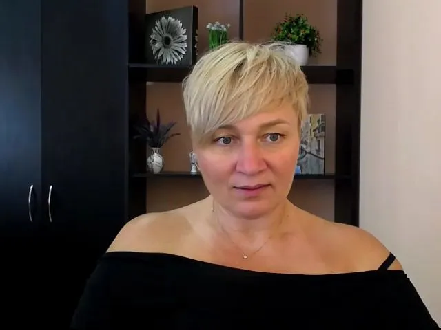 Live sex webcam photo for KailyMey #254130543