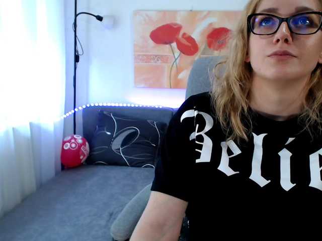 Live sex webcam photo for NicolMoon3 #250105065