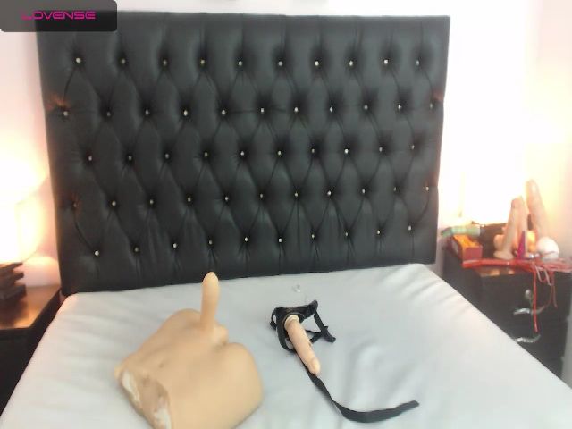 Live sex webcam photo for Shantal_19 #261635614