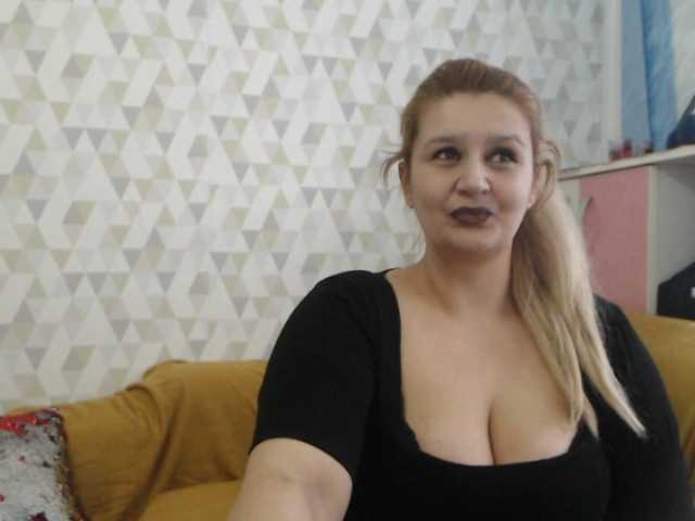 Live sex webcam photo for RoseBBW #241207308