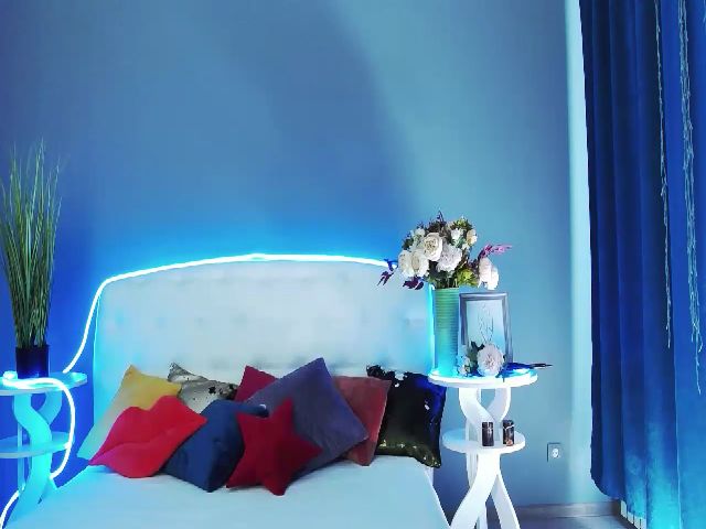 Live sex webcam photo for VictoriaJamy #263615849