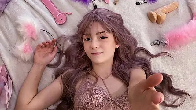 Live sex webcam photo for ElieElfi #244351576