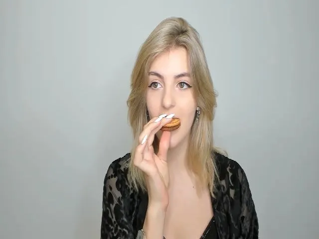 Live sex webcam photo for HelelGretta #257947479