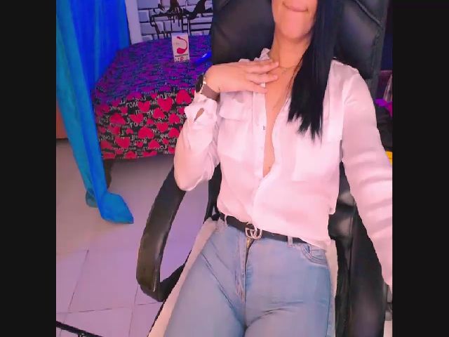 Live sex webcam photo for Sashabreck #287859827